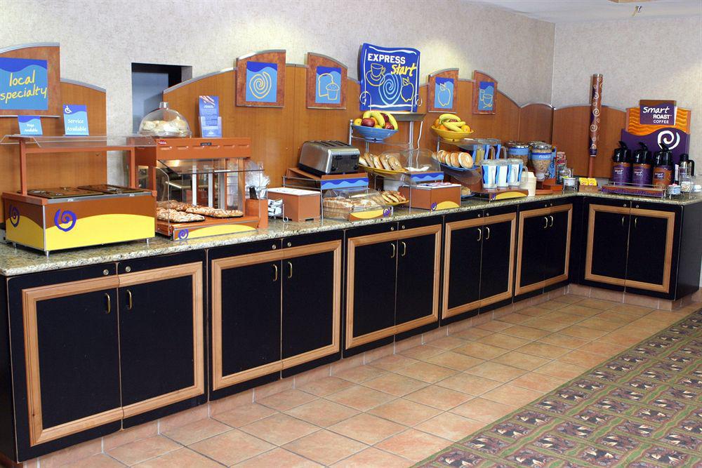 Holiday Inn Express Hotel And Suites Fort Worth/I-20 Екстер'єр фото